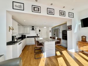 Kitchen/Diner/Family Room- click for photo gallery